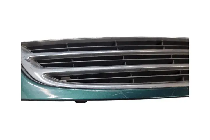 Toyota Avensis T220 (2000 - 2003) 5311105030F Верхняя решетка радиатора — фото 4
