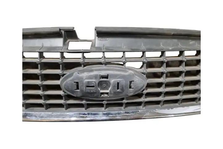 Ford Mondeo Mk III (2000 - 2007) 7S718200A Передняя решетка — фото 2