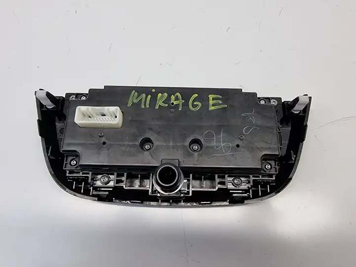 Mitsubishi Mirage VI G4 Attrage (2012 - 2015) 7820A361XA Блок управления климат-контролем — фото 4