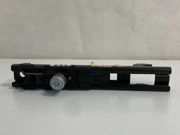 Mercedes-Benz C W203 (2000 - 2007) A2038600288 Электродвигатель регулировки ремня безопасности — фото 2