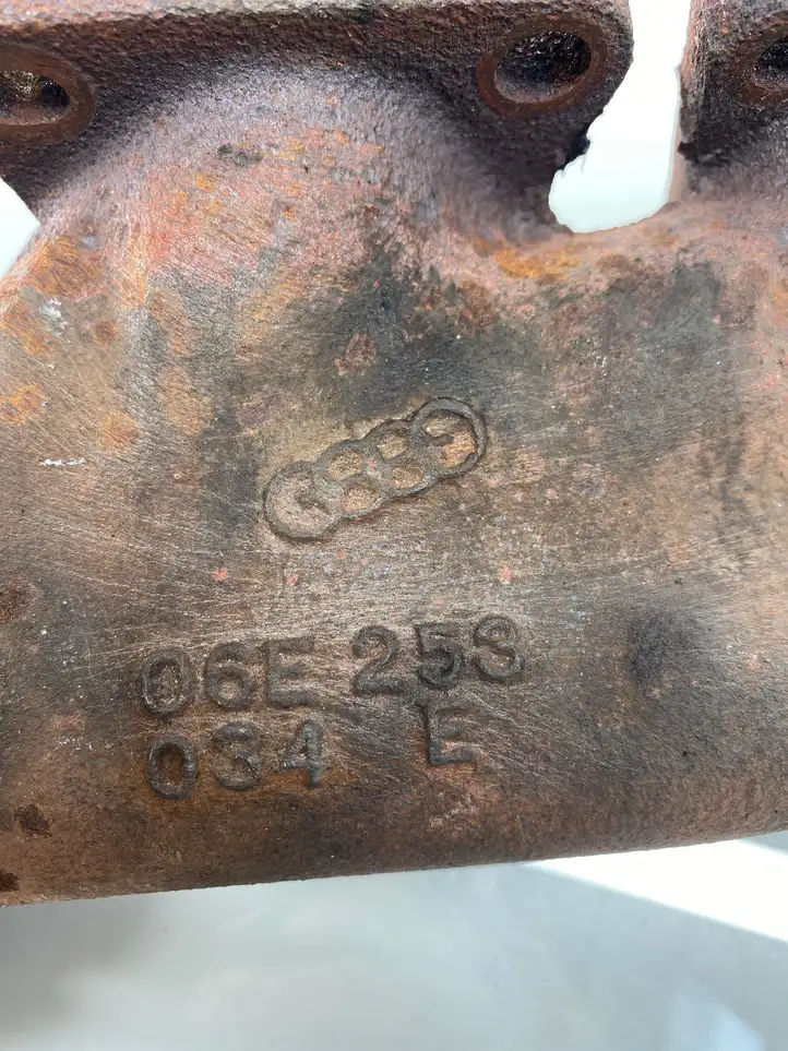 Audi A6 (2004 - 2008)  06E253034E Выпускной коллектор