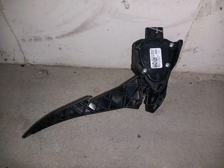 Chevrolet Volt II (2015 - ) 13373776 Педаль акселератора — фото 2