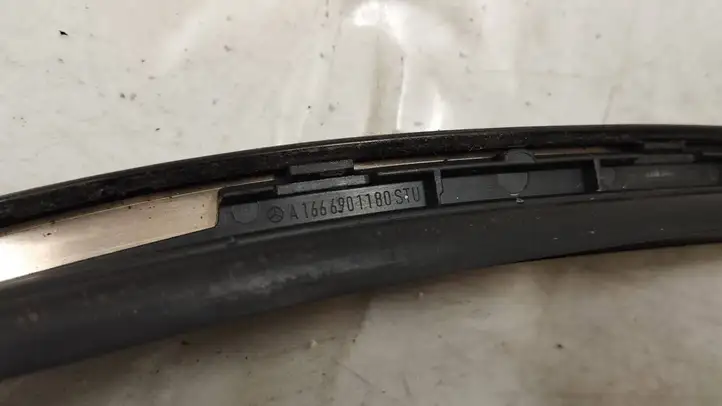 Mercedes-Benz GL X166 (2013 - 2019) A1666901180 Накладка стоек лобового стекла — фото 2