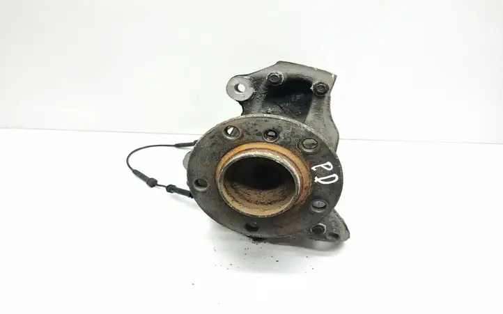 BMW 3 F30 F35 F31 (2012 - 2018) 6792288 Передний поворотный кулак — фото 1