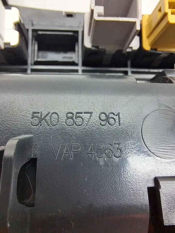 Volkswagen Golf VI (2009 - 2013) 5K0857961 Передняя пепельница — фото 3