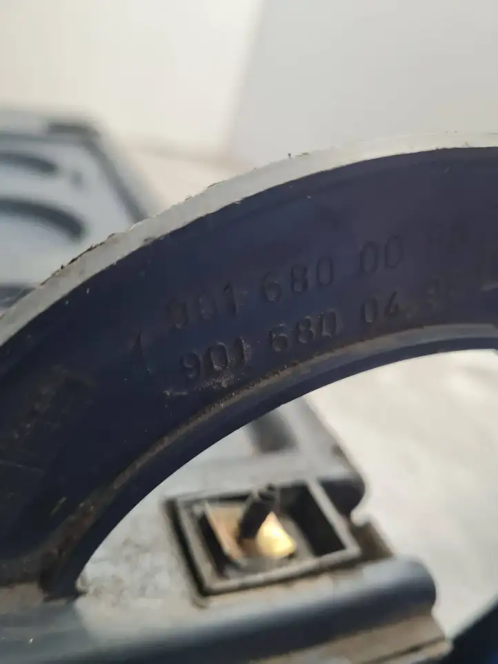 Mercedes-Benz Sprinter W901 W902 W903 W904 (1995 - 2007) 9016800498 Крышка бардачка — фото 3