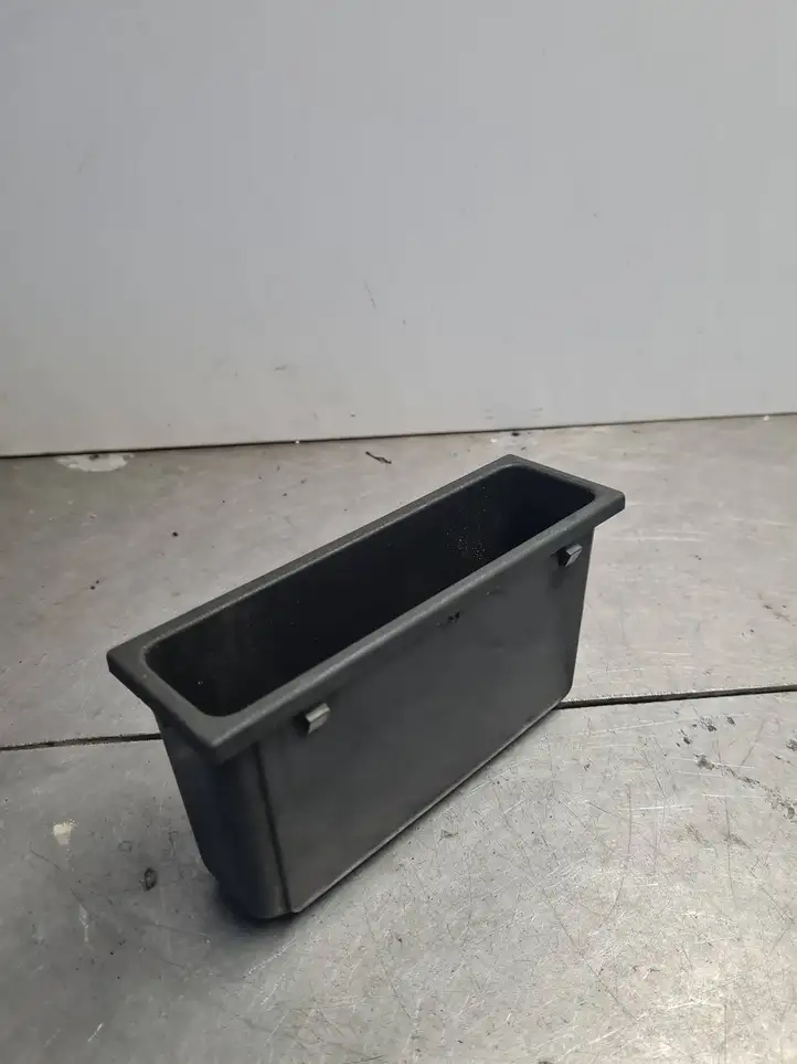 Mercedes-Benz Sprinter W901 W902 W903 W904 (1995 - 2007) 9016890591 Вещевой ящик — фото 1