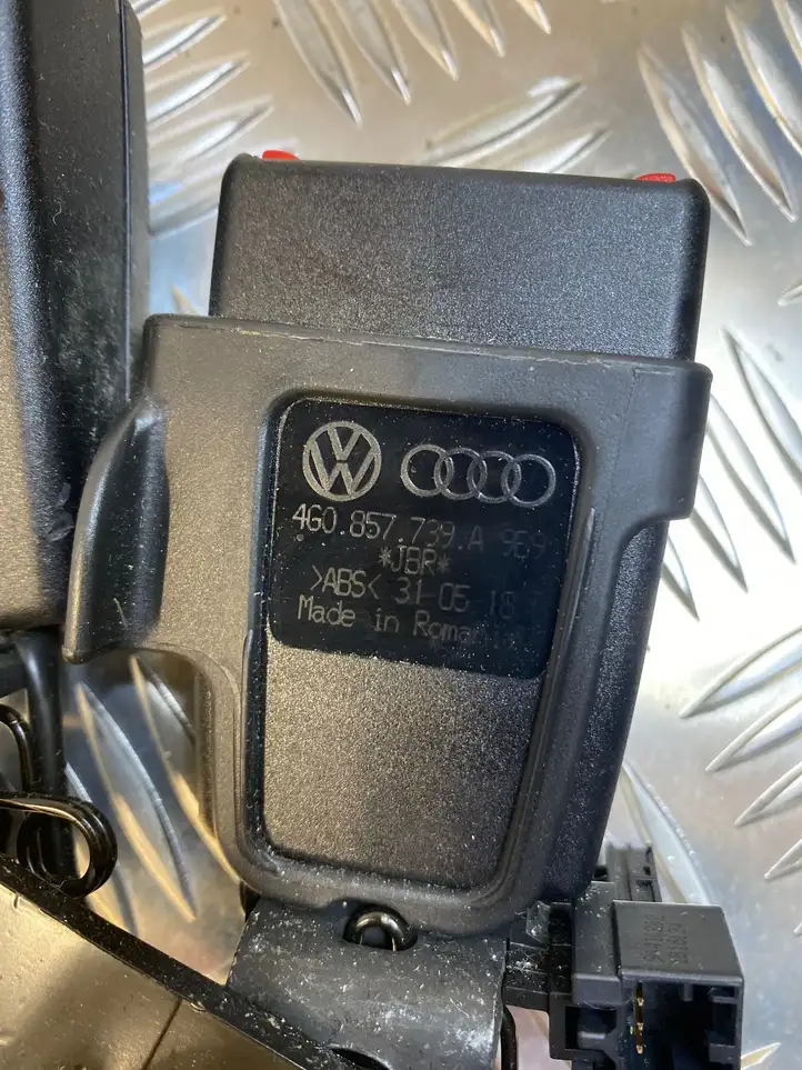 Audi A6 C7 (2014 - 2018) 4G0857739A Задний средний замок ремня — фото 4