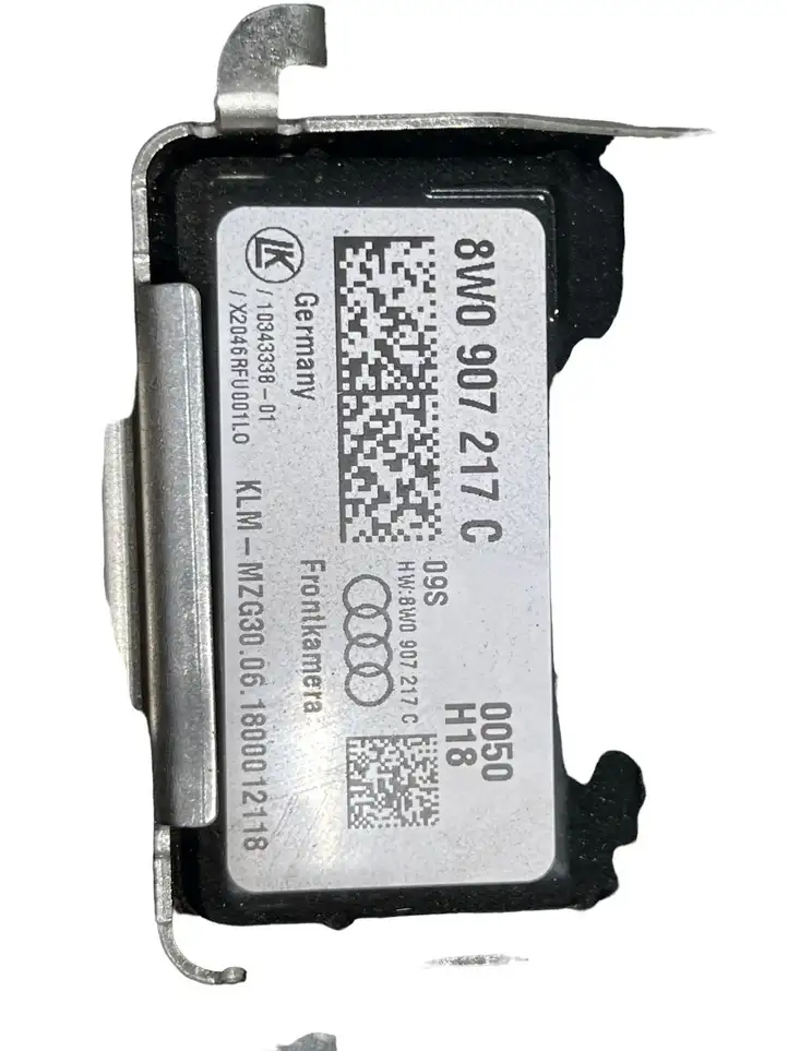 Audi A4 S4 B9 (2015 - 2019) 8W0907217C Камера в лобовом стекле — фото 6