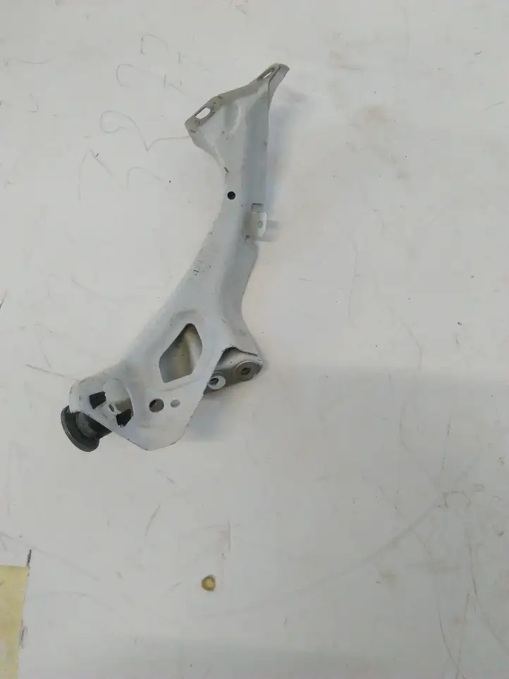 Audi A6 C7 (2011 - 2014) 4g0821136A Крепление крыла — фото 2
