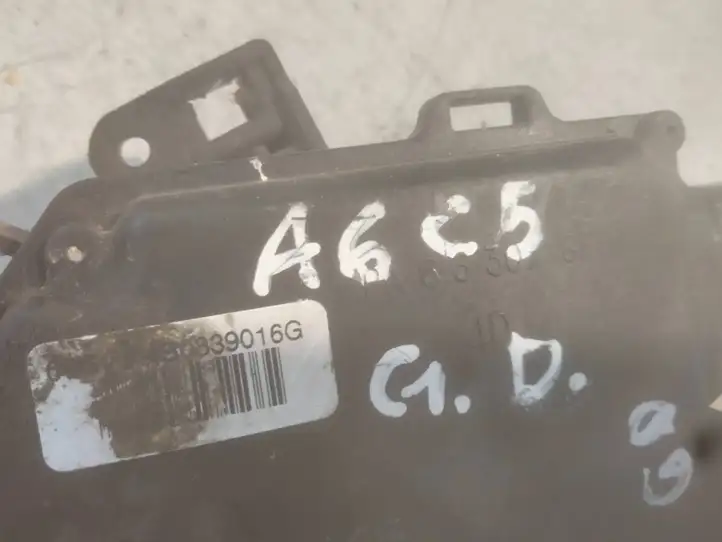 Audi A6 S6 C5 4B (1997 - 2001) 4B0839016G Замок задней двери — фото 4