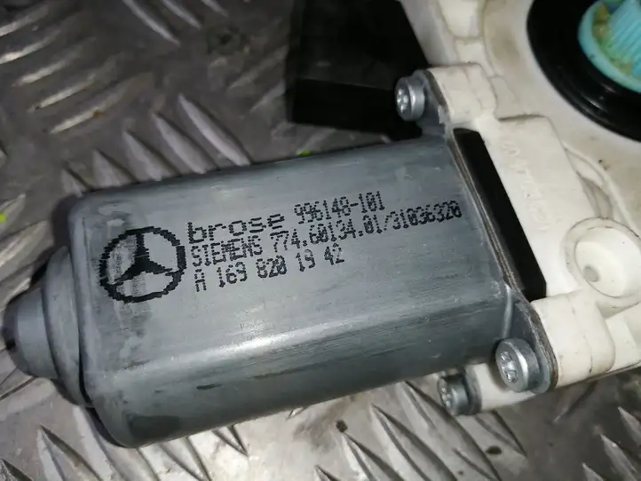 Mercedes-Benz A W169 (2004 - 2012) A1698201942 Стеклоподъемник задней двери — фото 2