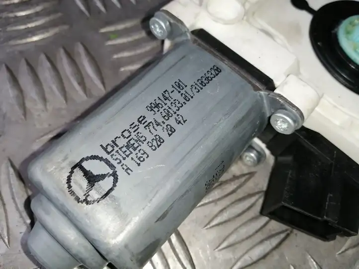 Mercedes-Benz A W169 (2004 - 2012) A1698201942 Стеклоподъемник задней двери — фото 4
