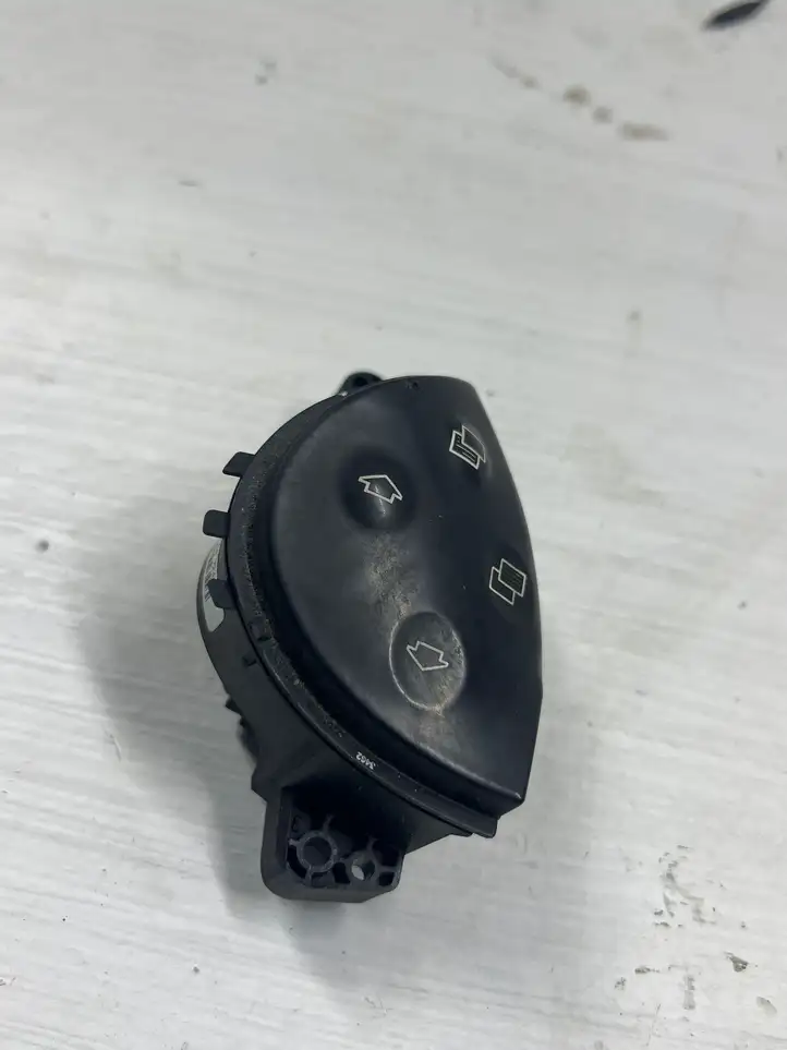 Mercedes-Benz E W211 (2002 - 2009) A2118213358 Кнопки на рулевом колесе — фото 1