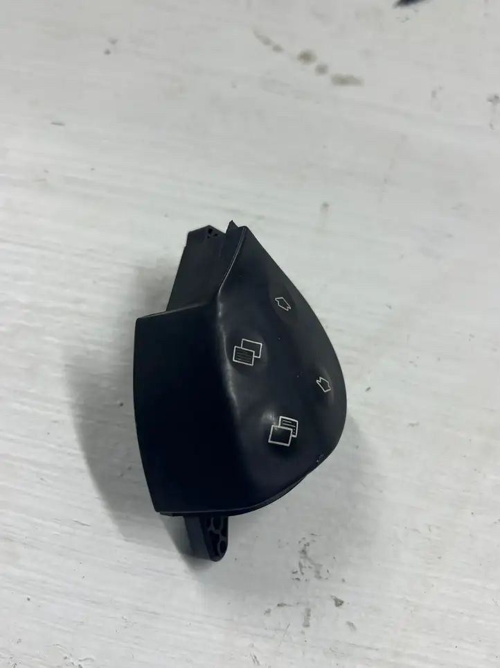 Mercedes-Benz E W211 (2002 - 2009) A2118213358 Кнопки на рулевом колесе — фото 2