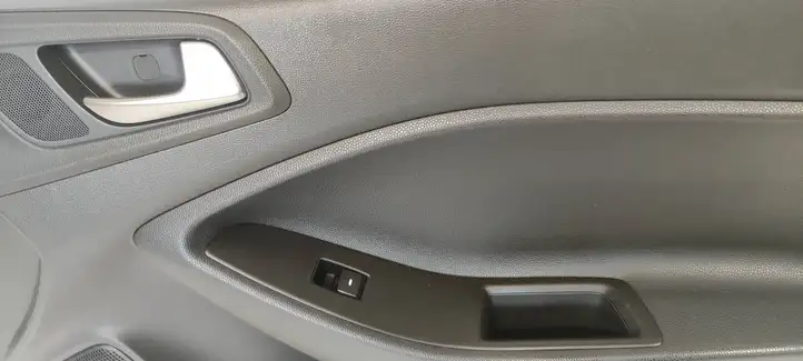Hyundai i20 (GB IB) (2014 - 2018) Обшивка передней двери — фото 2