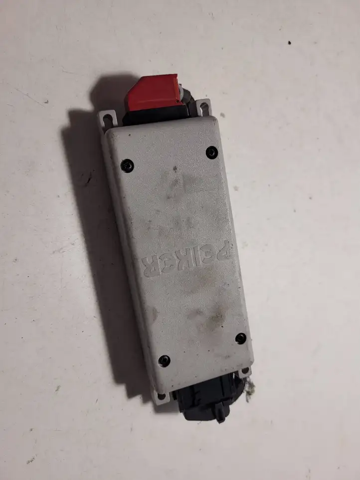Volkswagen Touran I (2003 - 2010) 1K0035729 Блок GSM — фото 2
