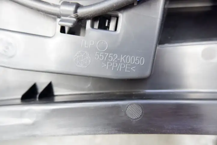 Toyota Yaris XP210 (2020 - ) 55752K0050 Жабо стеклоочистителей — фото 2