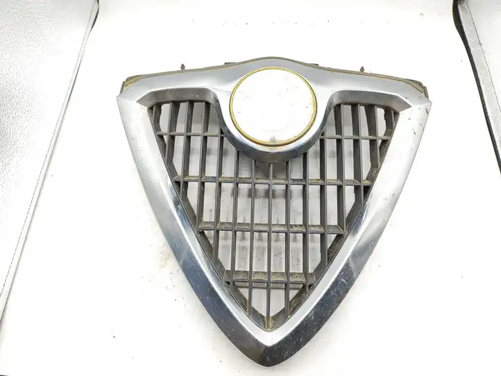 Alfa Romeo 156 (1997 - 2002) 156017393 Верхняя решетка радиатора — фото 1