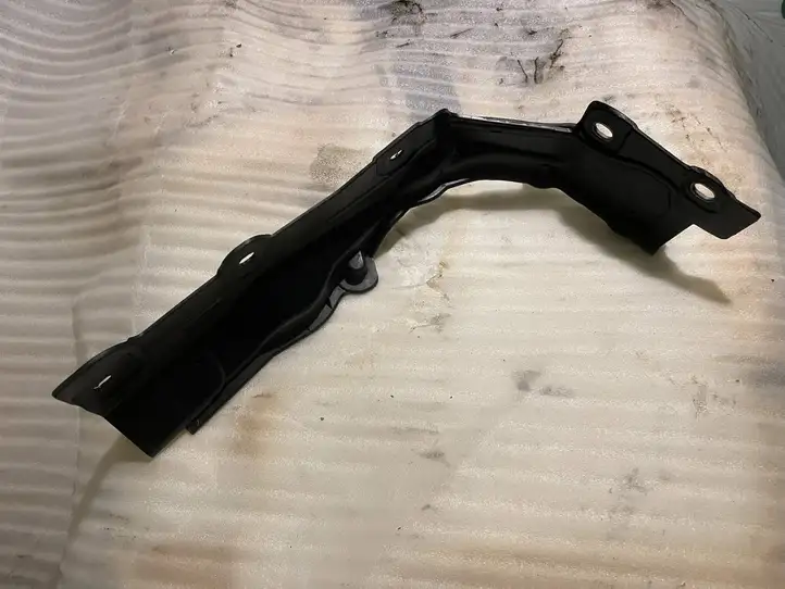 BMW 1 F20 F21 (2011 - 2019)  7331242 Другая деталь отсека двигателя