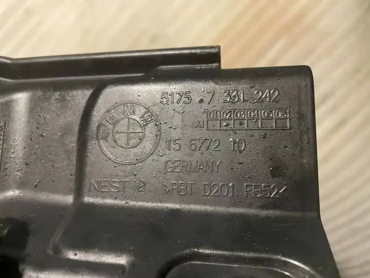 BMW 1 F20 F21 (2011 - 2019)  7331242 Другая деталь отсека двигателя