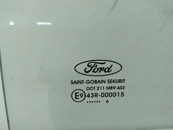Ford Focus (2005 - 2008) Стекло задней двери — фото 2
