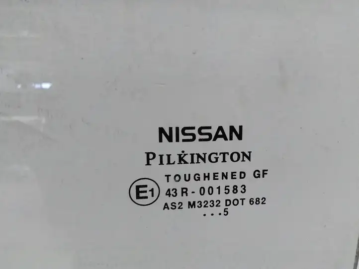 Nissan Micra (2003 - 2007) Стекло задней двери — фото 2