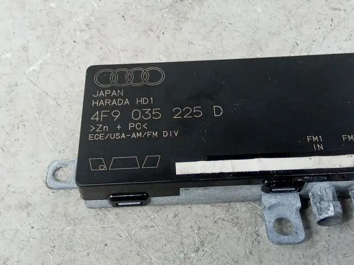 Audi A6 S6 C6 4F (2004 - 2008) 4F9035225D Усилитель антенны — фото 2
