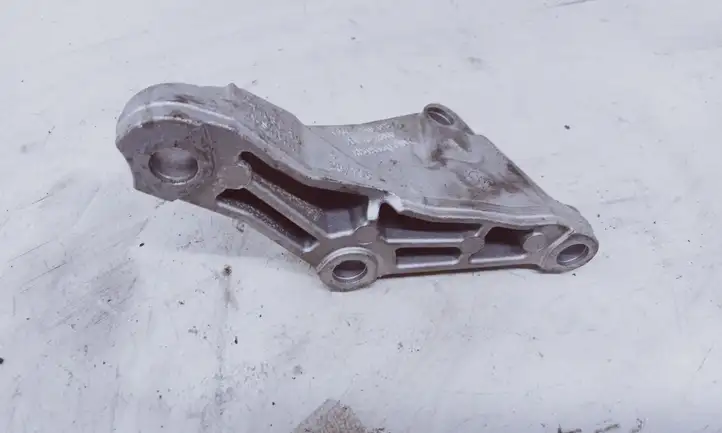 BMW 5 F10 F11 (2009 - 2016) 7810698 Кронштейн топливного насоса — фото 2