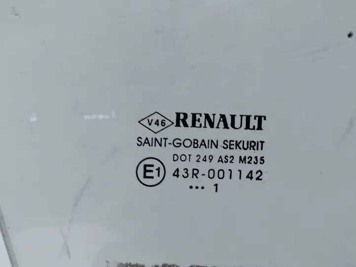 Renault Megane III (2009 - 2016) Стекло передней двери — фото 2