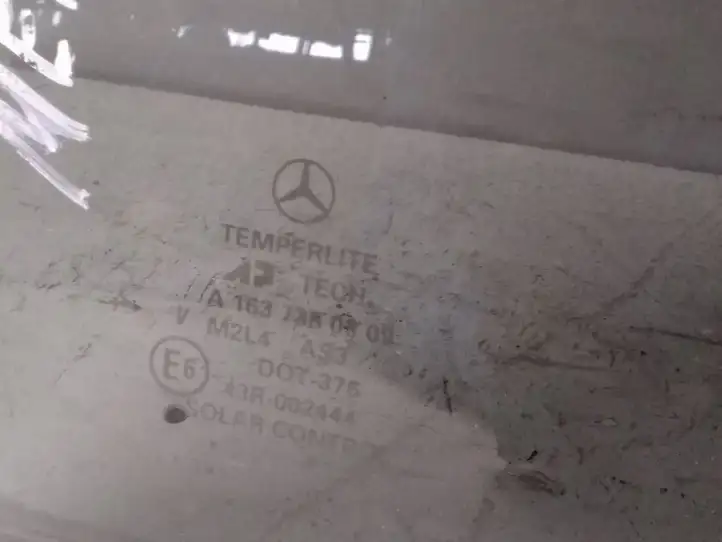 Mercedes-Benz ML W163 (1997 - 2005) A1637350309 Форточка двери — фото 2