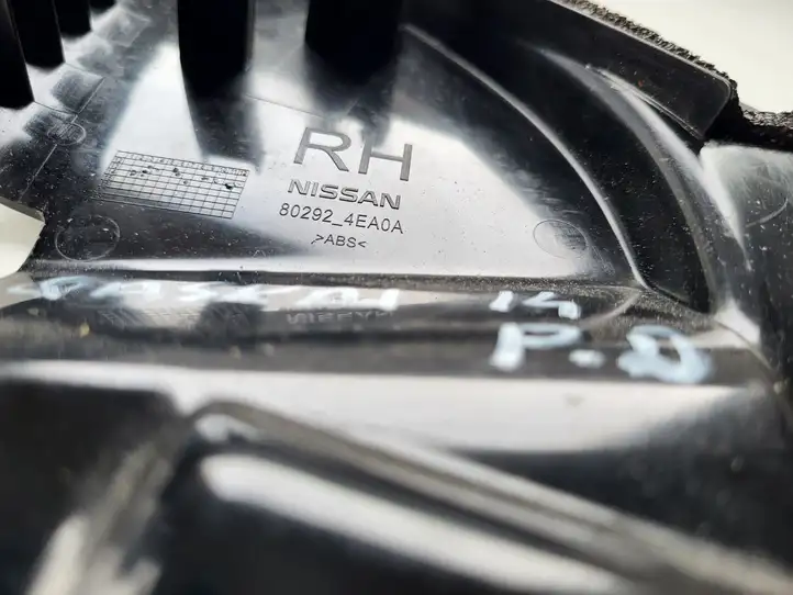 Nissan Qashqai (2013 - 2017) Накладка стекла передней двери — фото 4