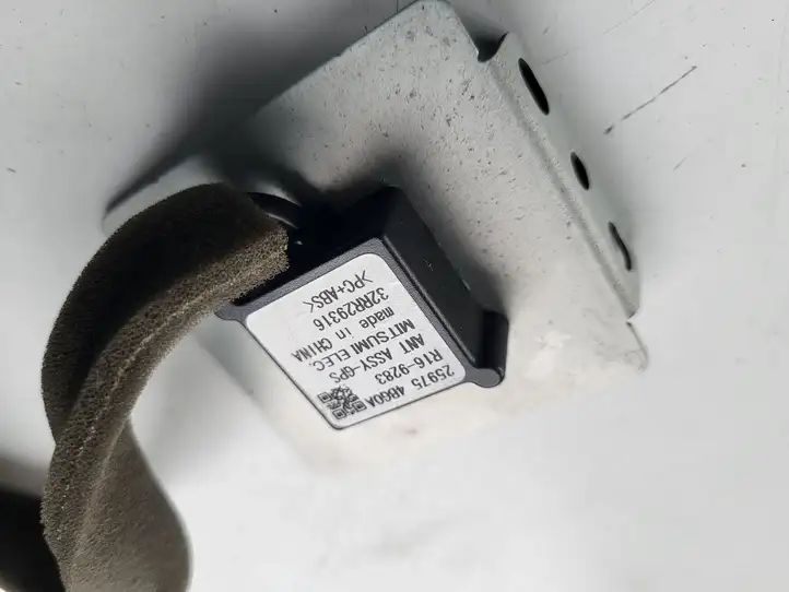 Nissan Qashqai (2013 - 2017) GPS антенна — фото 4