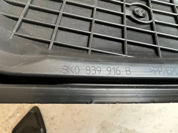 Audi A4 S4 B8 8K (2007 - 2011) 8K0839916B Прочая отделка задней двери — фото 2