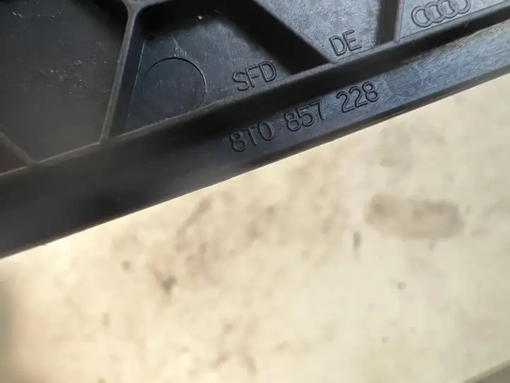 Audi A4 S4 B8 8K (2007 - 2011) 8T0857228 Накладка бокового динамика — фото 2