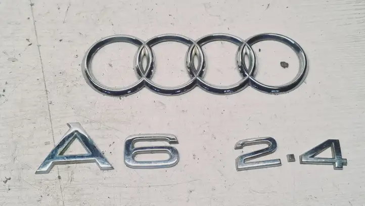Audi A6 S6 C5 4B (1997 - 2001) Эмблема производителя — фото 1