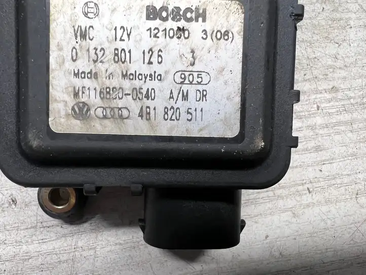 Audi A6 S6 C5 4B (1997 - 2001) 4B1820511 Двигатель задвижки потока воздуха — фото 2