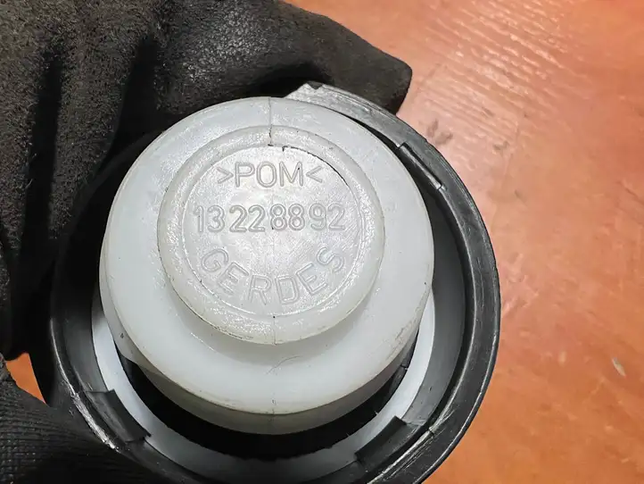 Opel Corsa D (2006 - 2010) 13228892 Крышка топливного бака — фото 2