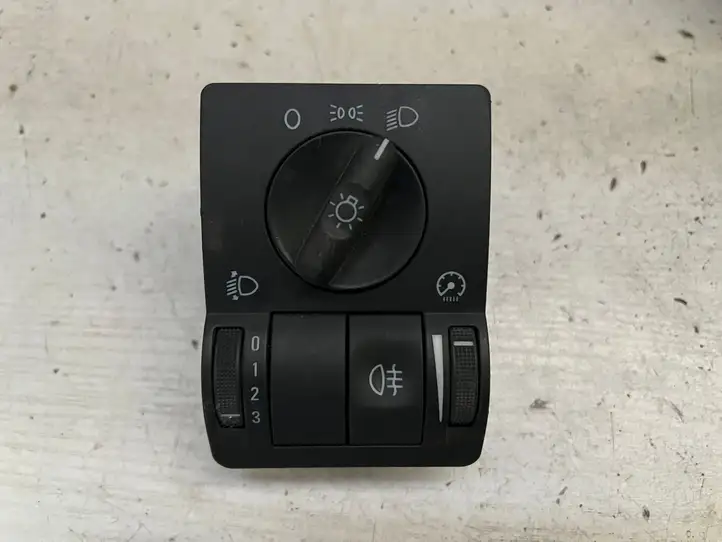 Opel Corsa C (2000 - 2003) 9116612 Включатель фонарей — фото 1