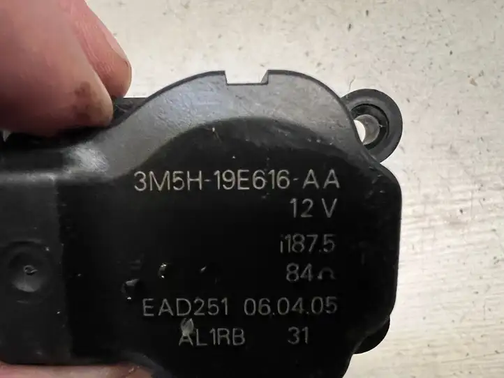 Ford Focus (2005 - 2008) 3M5H19E616AA Двигатель задвижки потока воздуха — фото 2