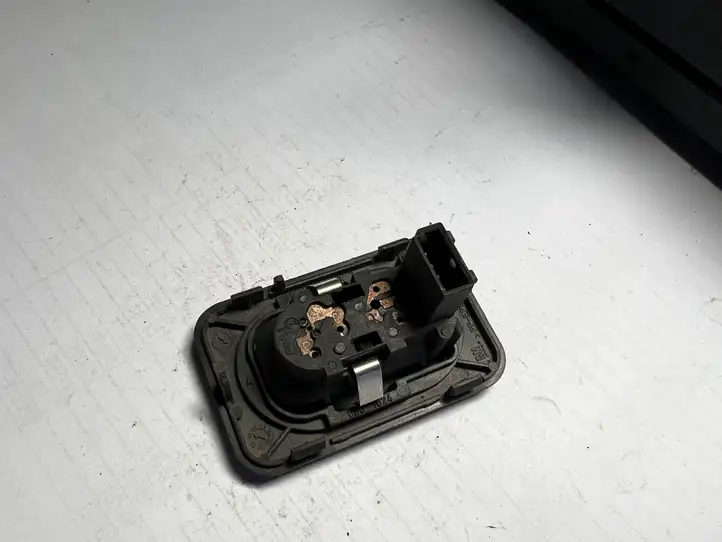Opel Corsa C (2000 - 2003) 90561388 Кнопка стеклоподъемников — фото 2
