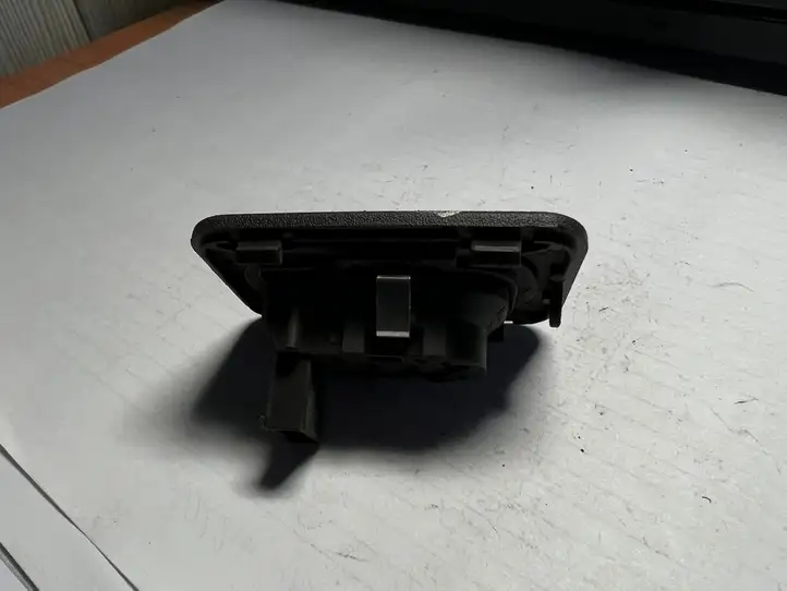 Opel Corsa C (2000 - 2003) 90561388 Кнопка стеклоподъемников — фото 3
