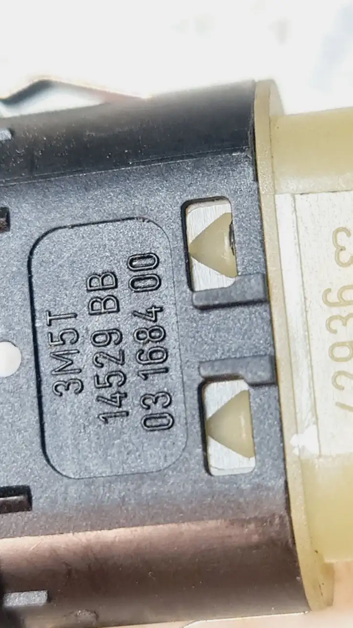 Ford Focus (2005 - 2008) 3M5T14529BB Кнопка стеклоподъемников — фото 4