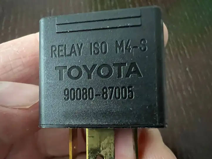 Toyota Corolla Verso AR10 (2004 - 2009) 9008087005 Другое реле — фото 1