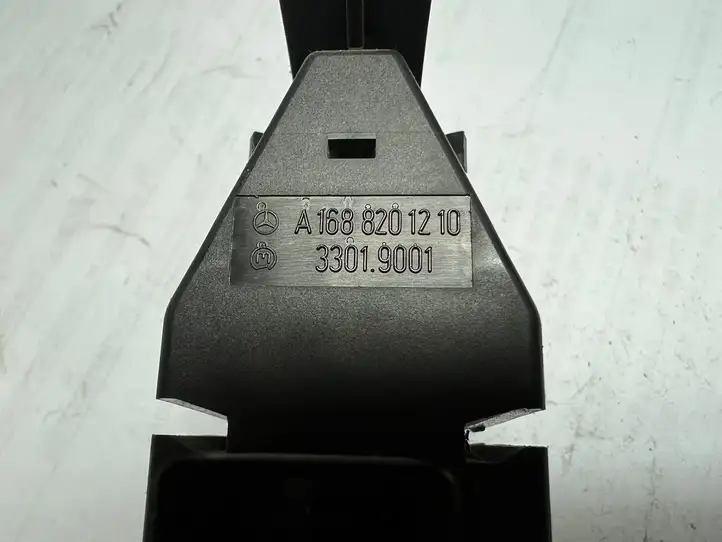 Mercedes-Benz A W168 (1997 - 2004) A1688201210 Другие включатели / ручки/ переключатели — фото 2