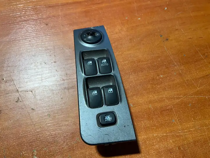 Hyundai Matrix (2005 - 2008) 9857017600 Кнопка стеклоподъемников — фото 2