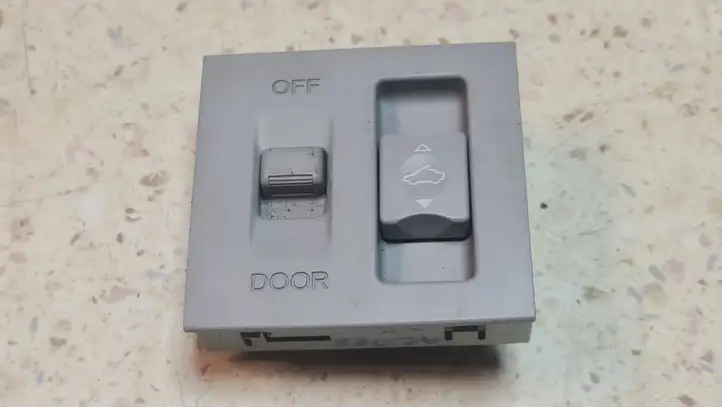 Honda Accord (2003 - 2007) M23446 Включатель раздвижной крыши — фото 1