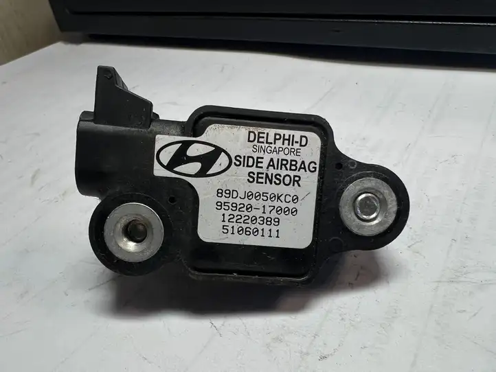 Hyundai Matrix (2005 - 2008) 9592017000 Датчик удара SRS — фото 1