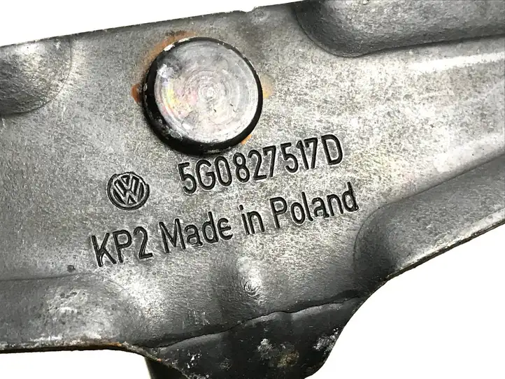 Volkswagen Golf VII (2013 - 2019) 5G0827517D Петля замка багажной двери — фото 3