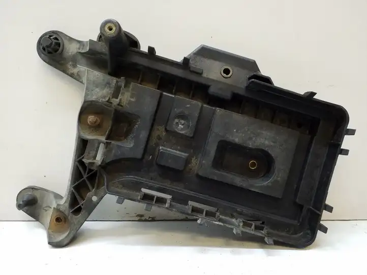 Seat Toledo III (5P) (2004 - 2009) 1K0915333C Площадка аккумулятора — фото 1